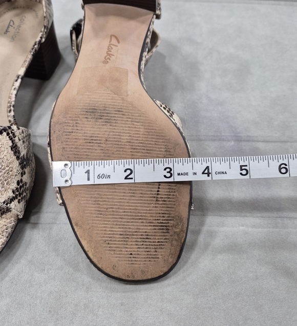 Clarks sandals women's 10 cream black snake embossed padded ankle strap low heel - Picture 13 of 14